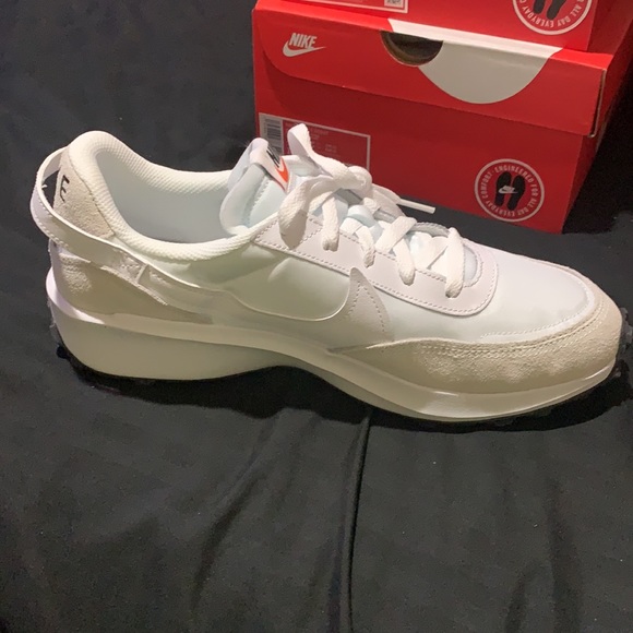 NIKE MEN SNEAKERS  NEW IN BOX SIZES 91/2 / 10 / 101/2 / 11 / 12 / (5) PAIR - Picture 3 of 6